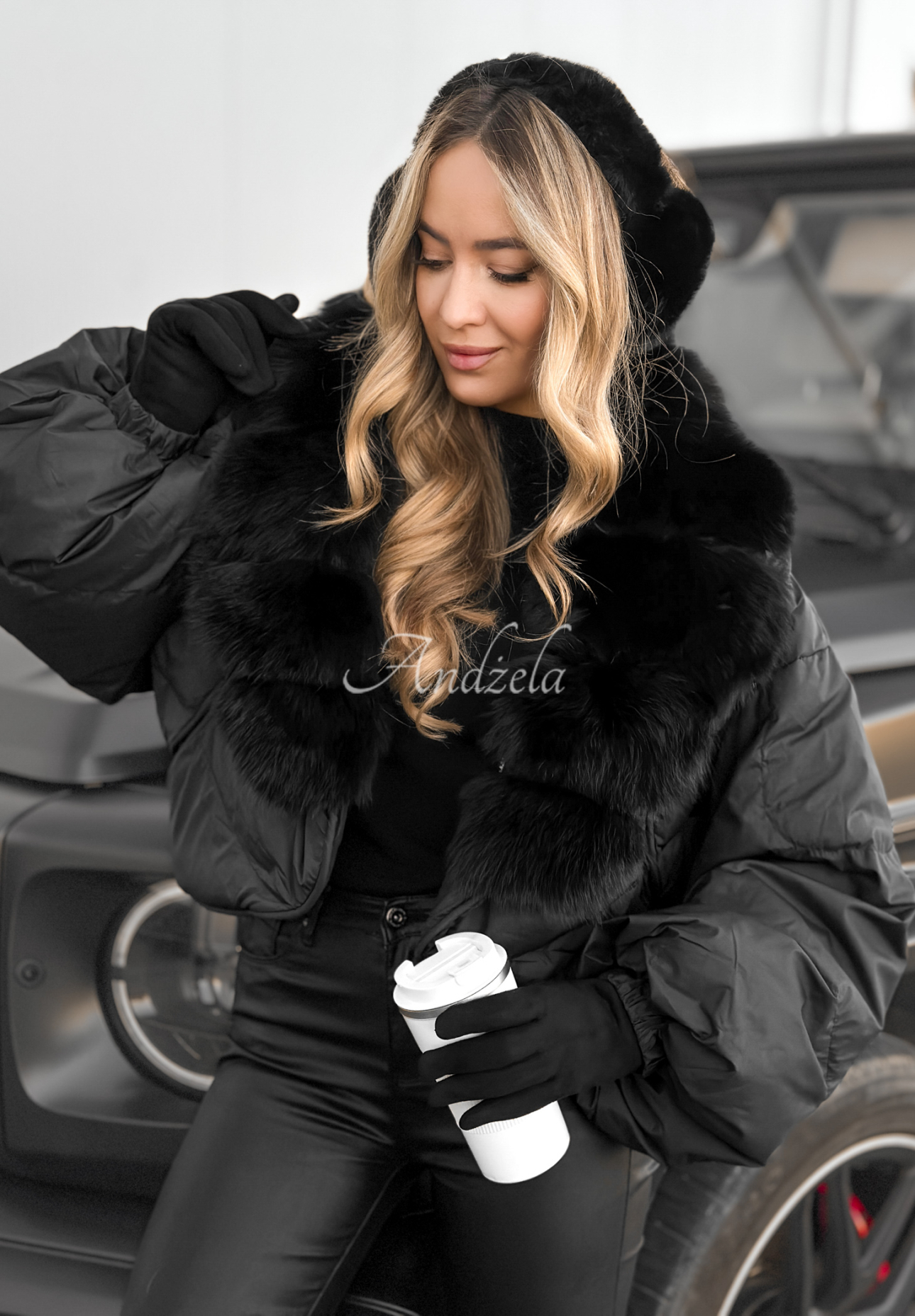 Kurze Daunenjacke mit Fell Snow Thanks schwarz