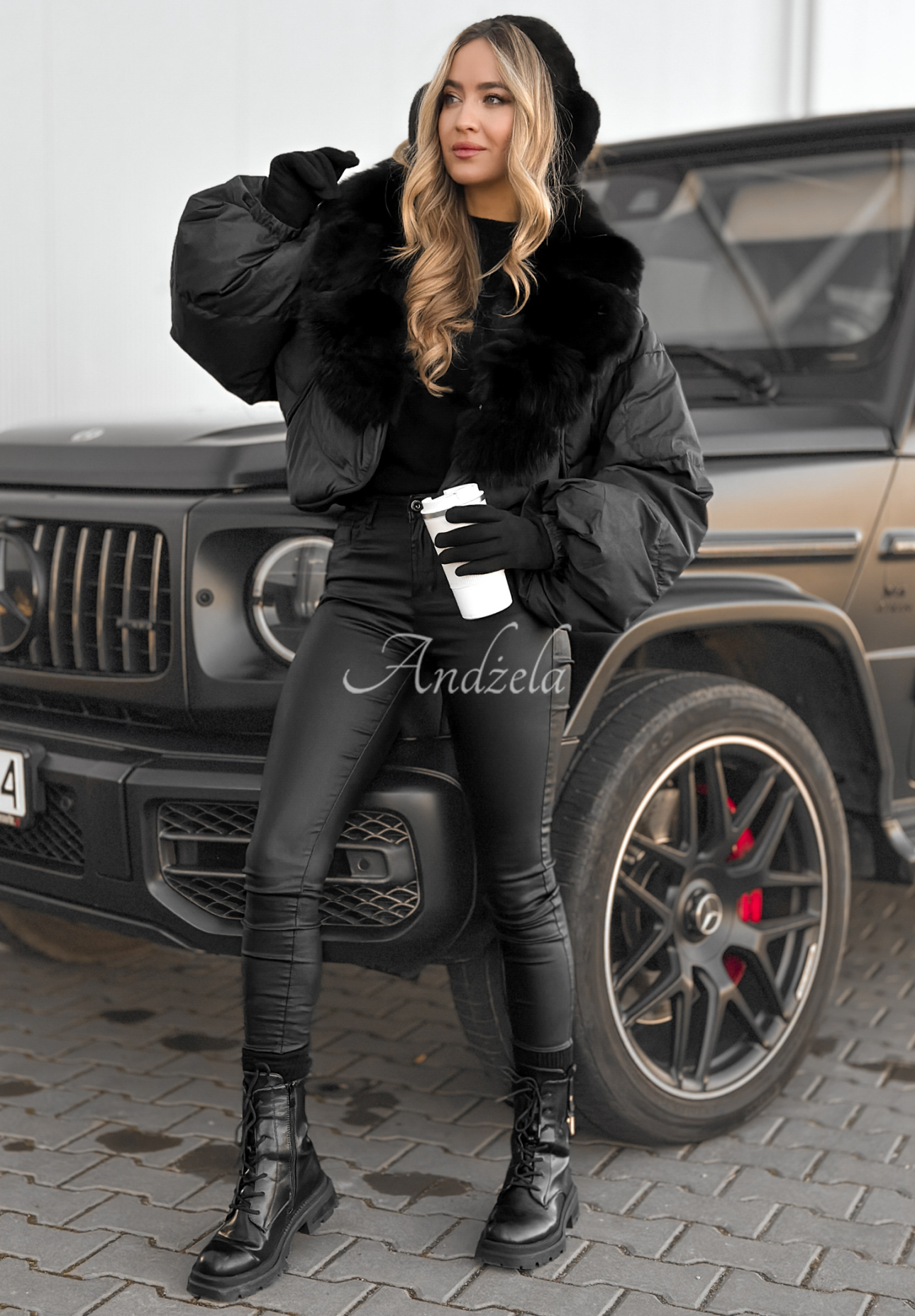 Kurze Daunenjacke mit Fell Snow Thanks schwarz