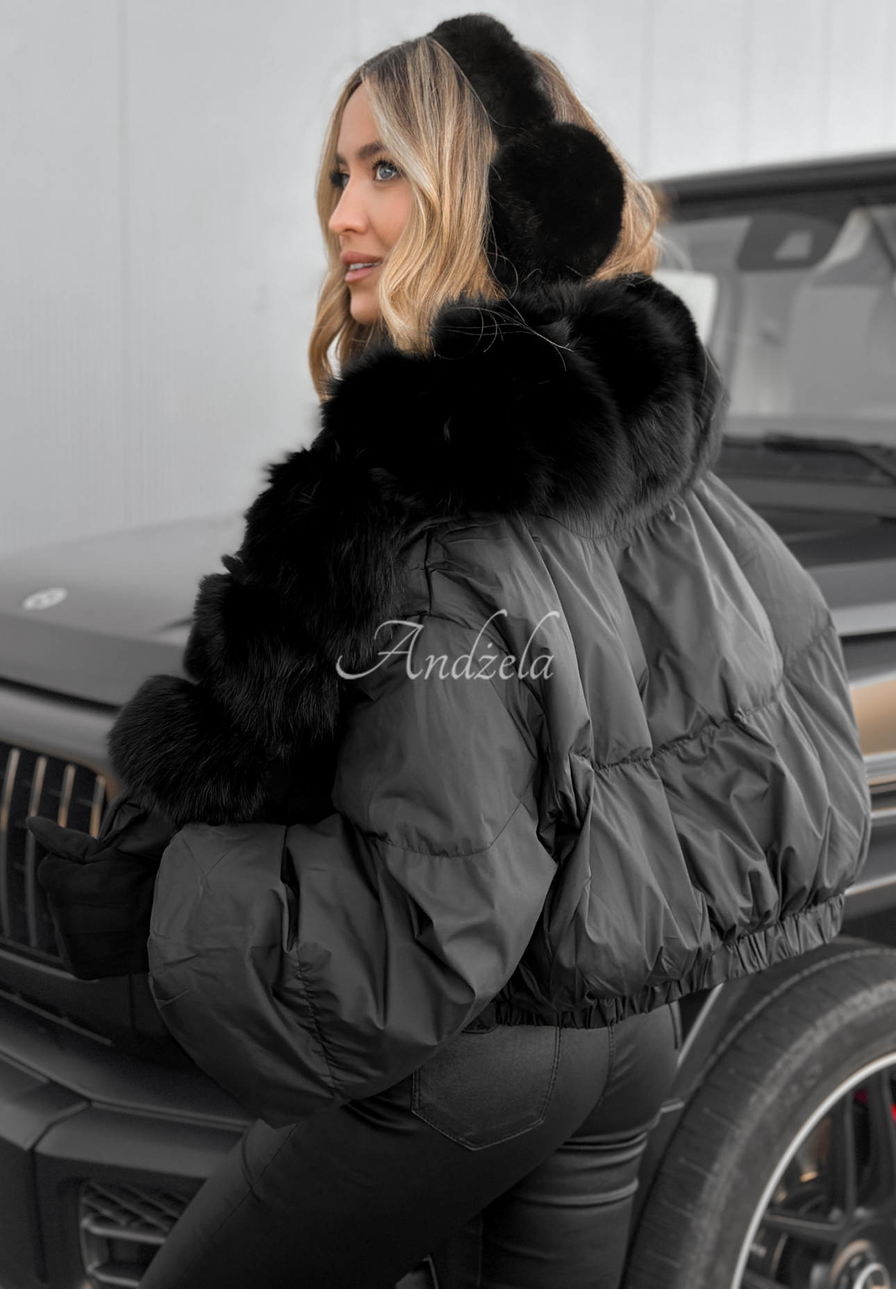 Kurze Daunenjacke mit Fell Snow Thanks schwarz