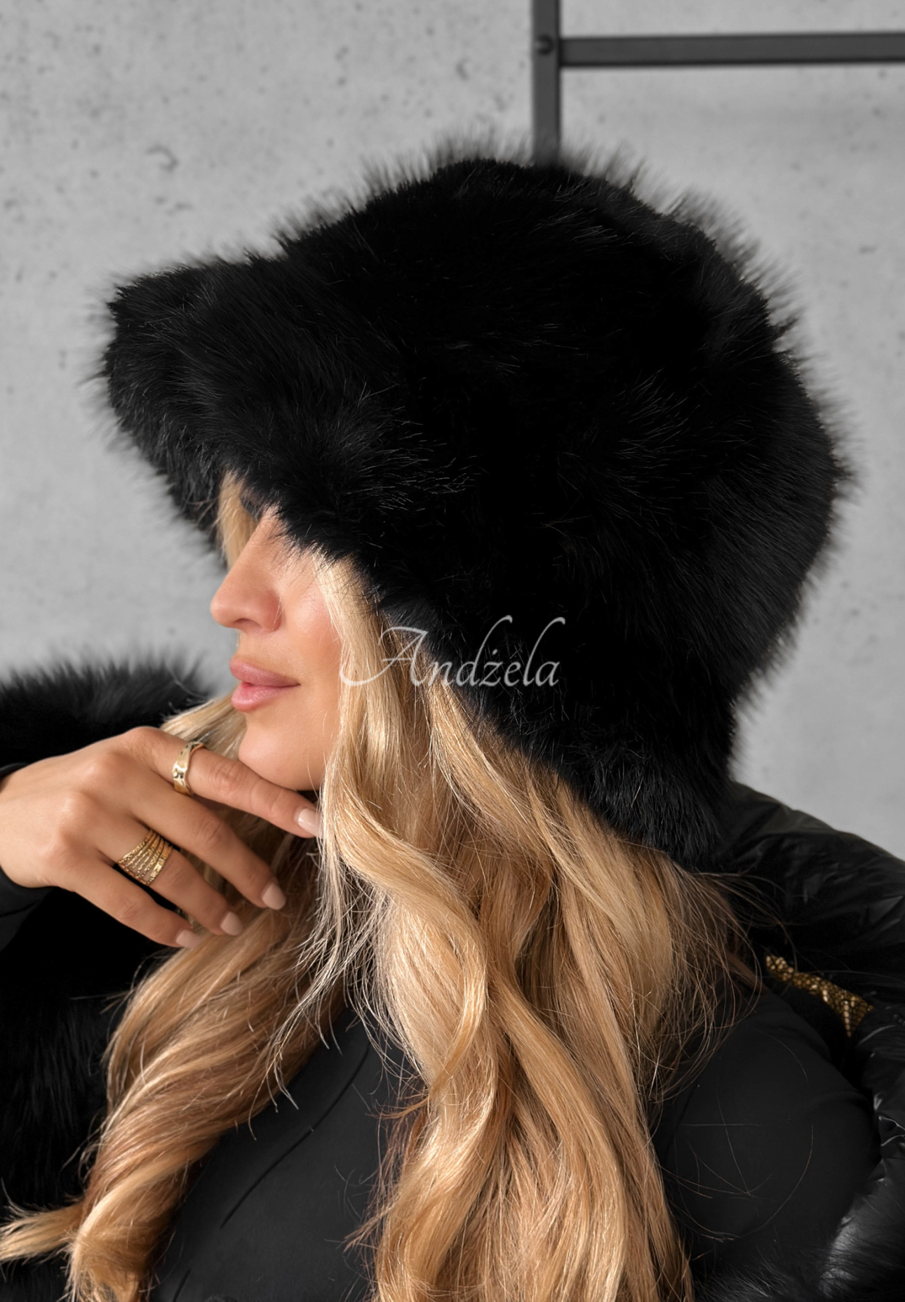 Fischerhut mit Pelzbesatz When Snow Falls Schwarz