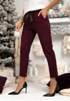 Material Hose z paskiem Alone We Can Burgund