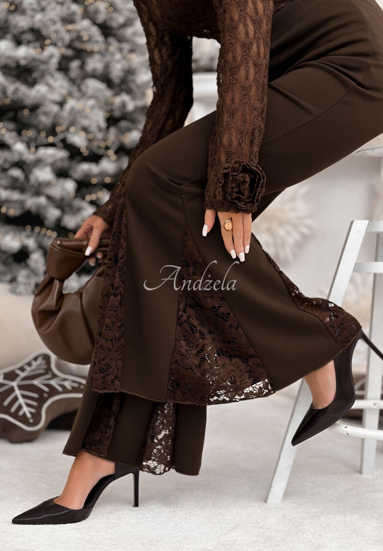 Stoffschlaghose mit Spitze Never Compare Schokoladenbraun