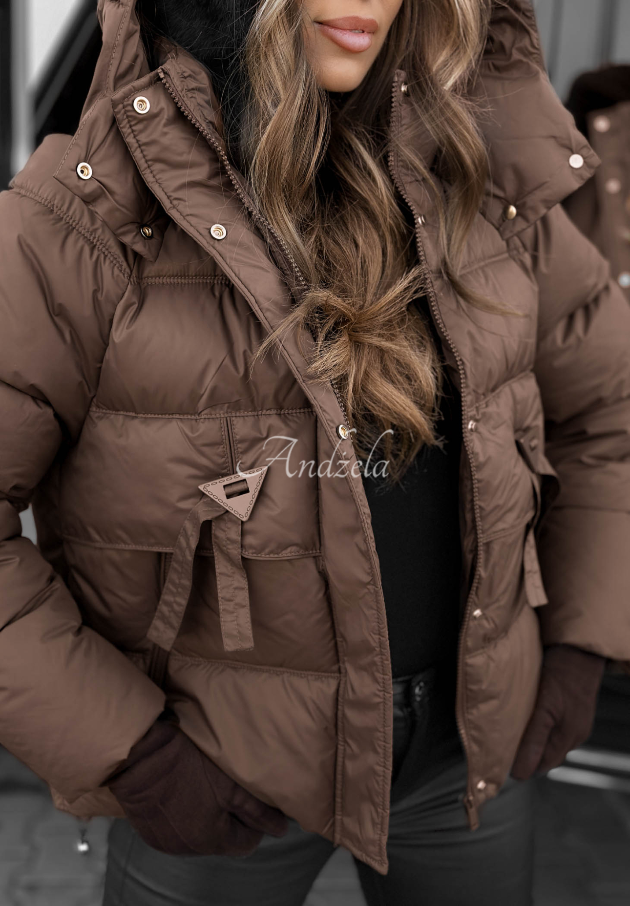 Kurze Steppjacke mit Kapuze Sister Winter Schokoladenbraun