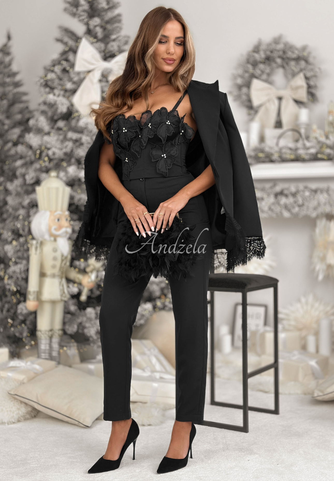 Kurzes Top mit Zierblumen Lady In Flowers Schwarz