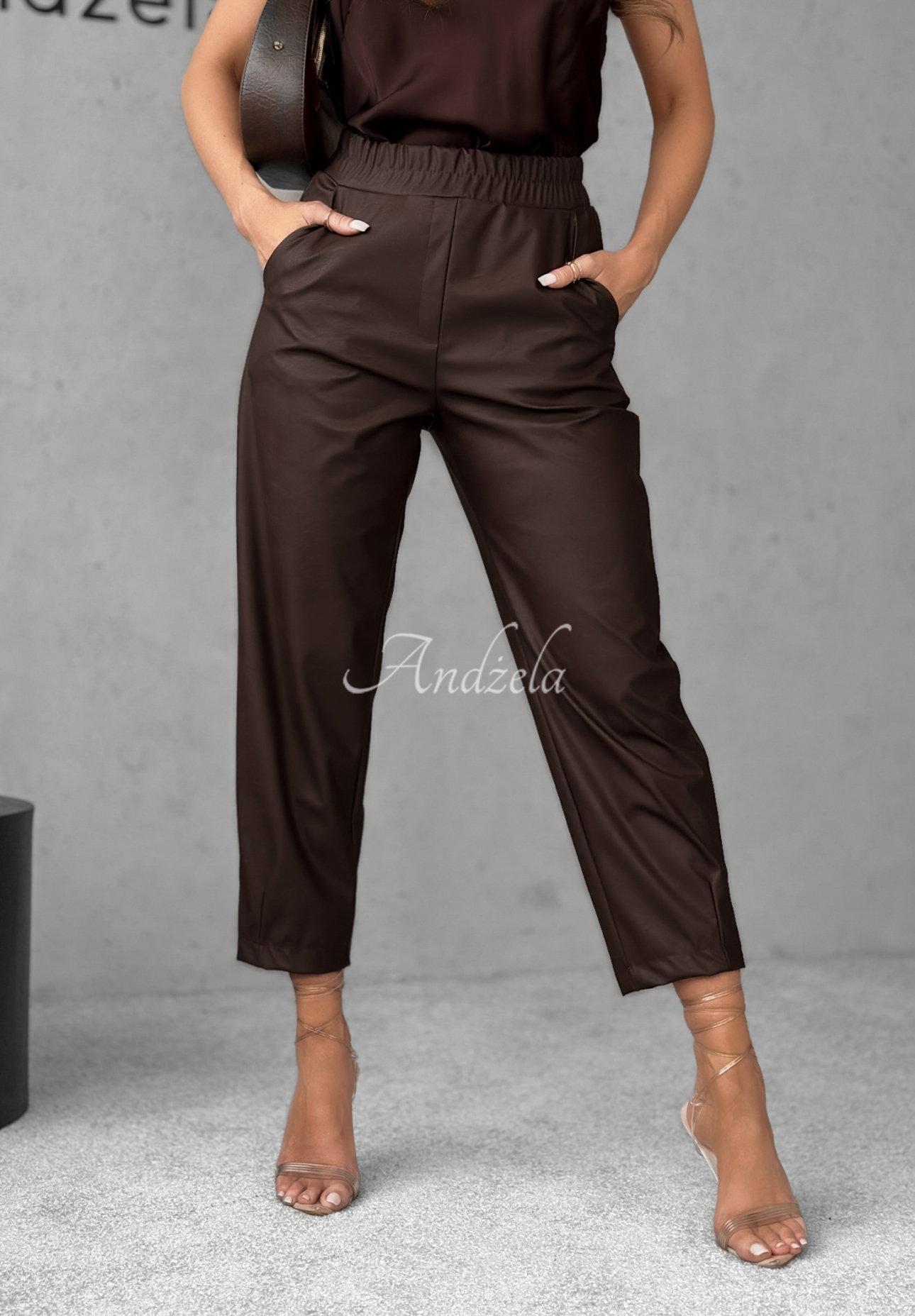 Wachshosen She Is Strong Schokoladenbraun