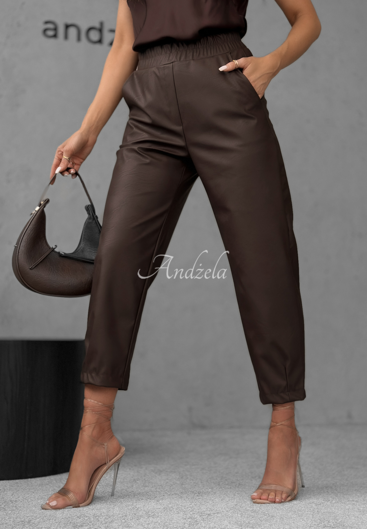 Wachshosen She Is Strong Schokoladenbraun