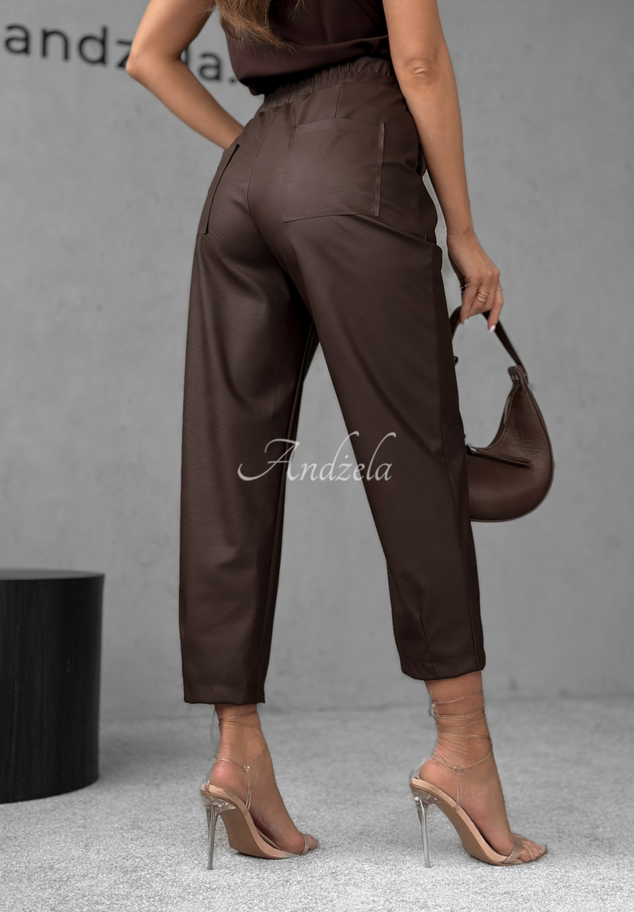 Wachshosen She Is Strong Schokoladenbraun