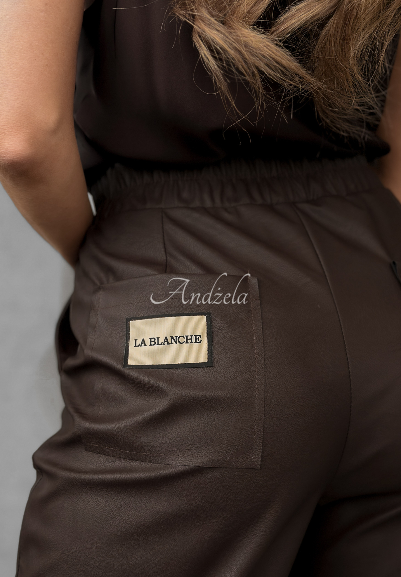 Wachshosen She Is Strong Schokoladenbraun