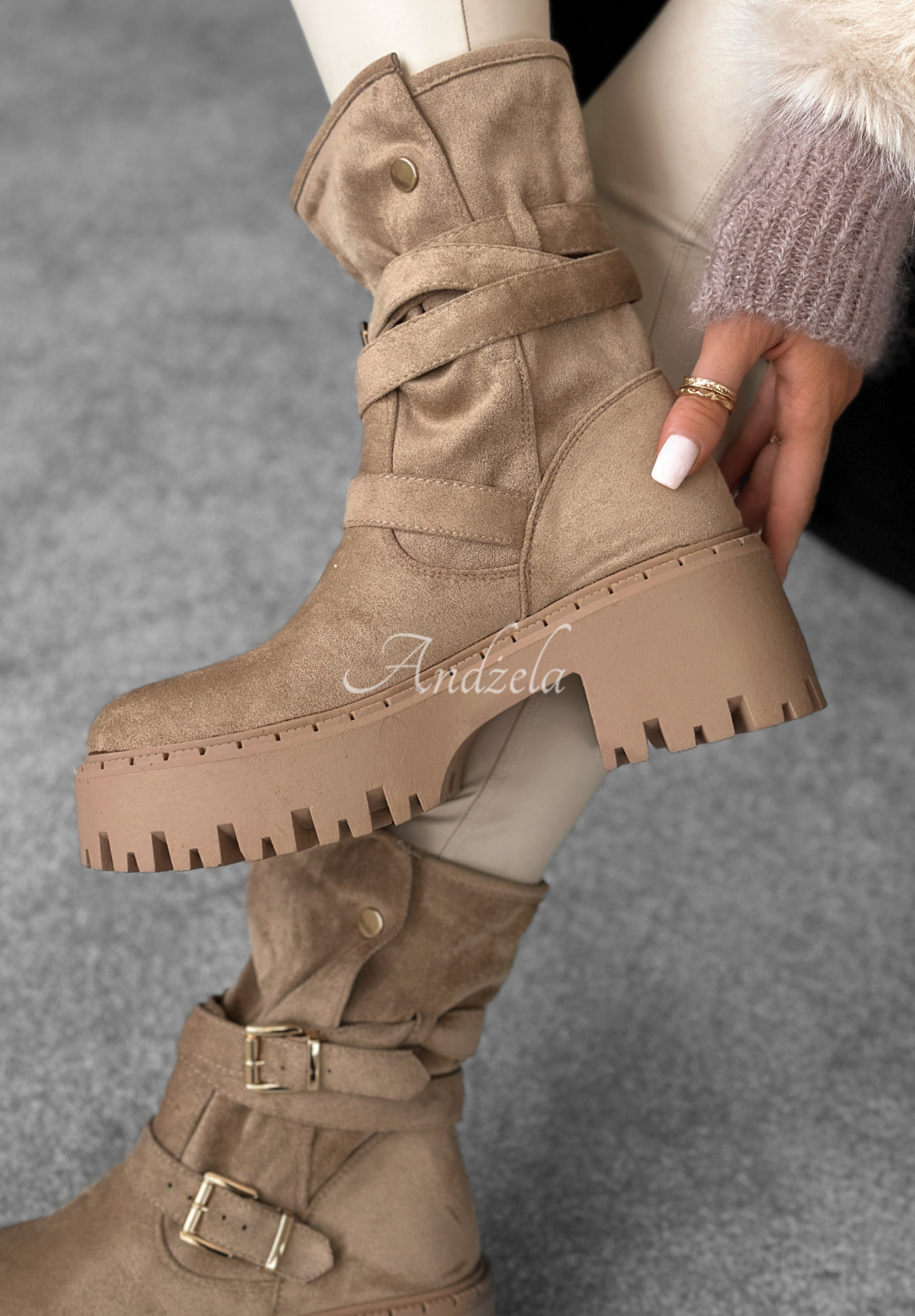 Suede boots with buckles Coldest Months beige