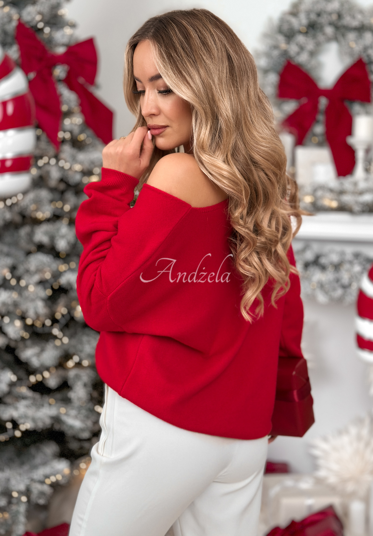 Leichter Pullover mit Ausschnitt Sensibility Rot