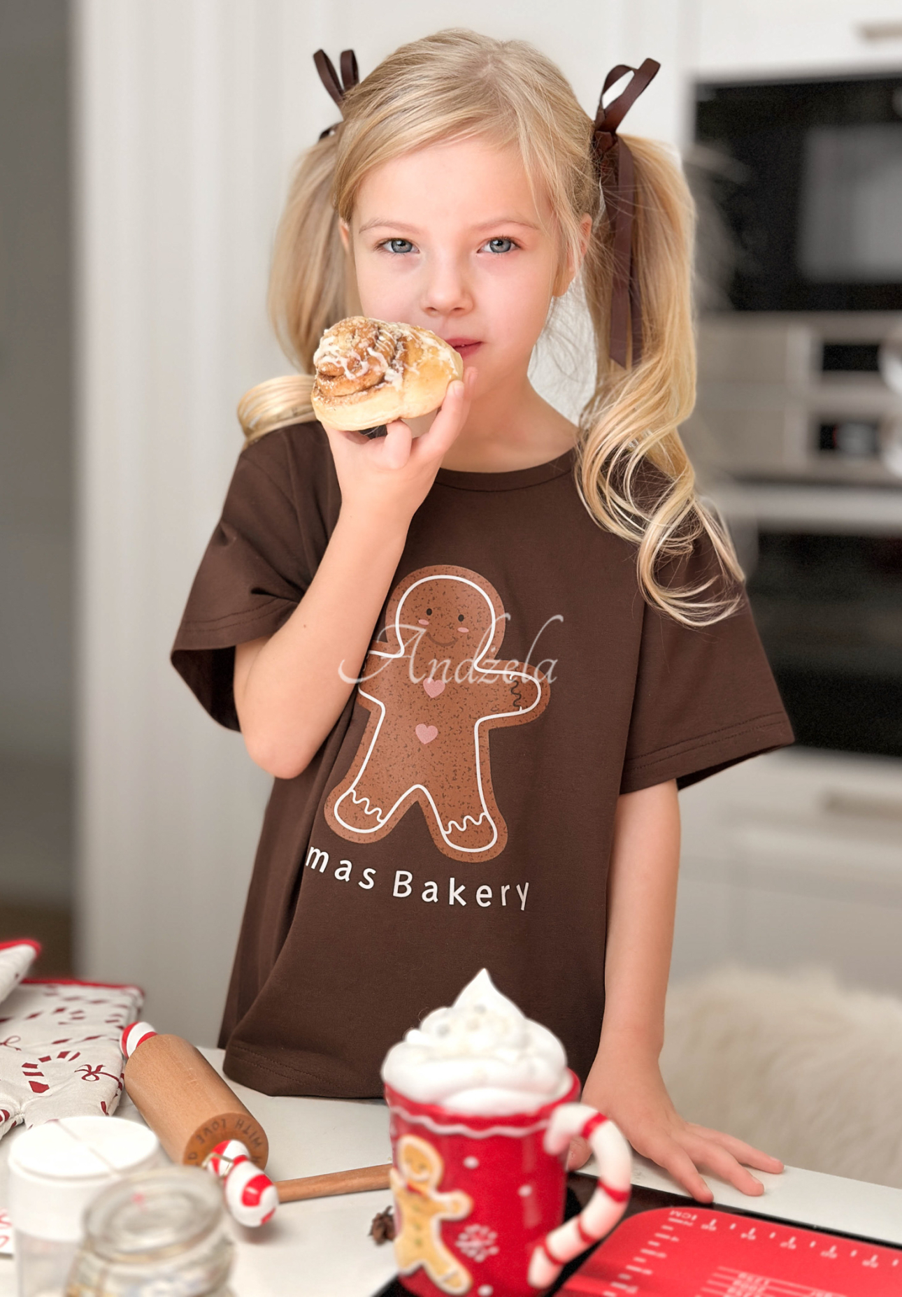 Weihnachts-T-Shirt für Kinder mit Aufdruck Xmas Bakery Schokoladenbraun