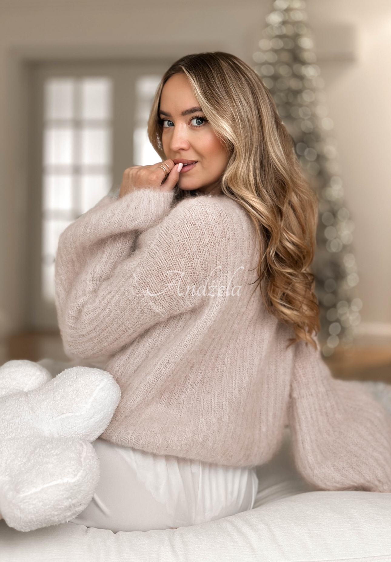 Weicher Mohairpullover mit weiten Ärmeln Cotton Candy Beige