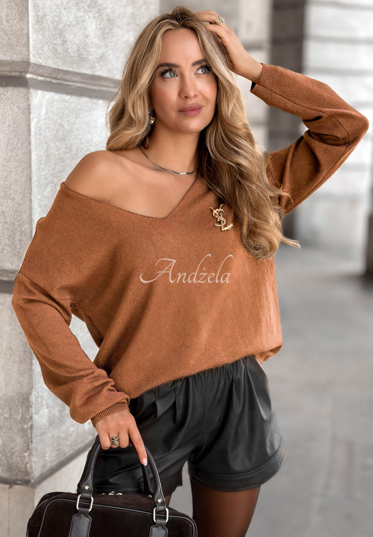 Leichter Pullover mit Ausschnitt Sensibility Camel II