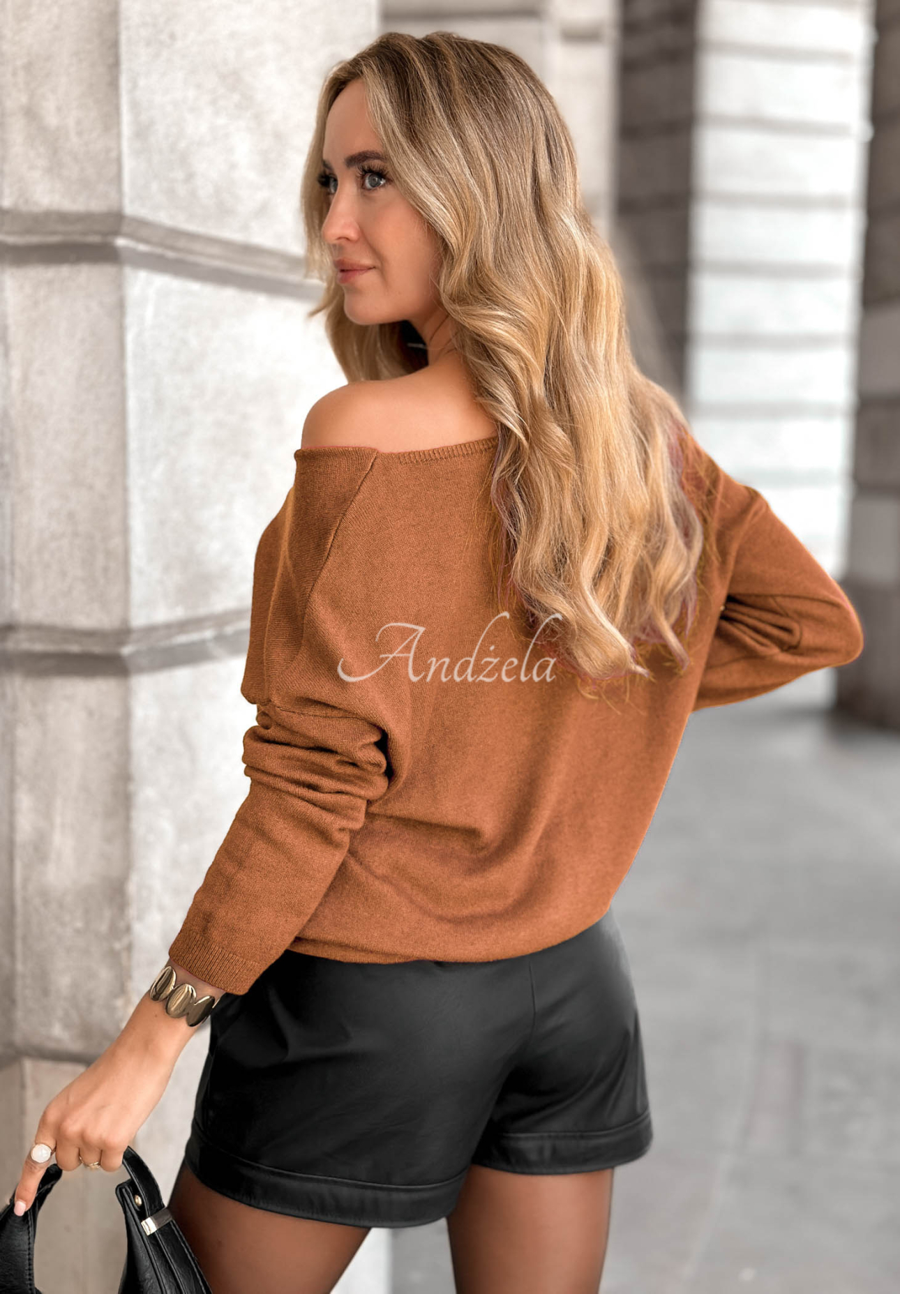 Leichter Pullover mit Ausschnitt Sensibility Camel II