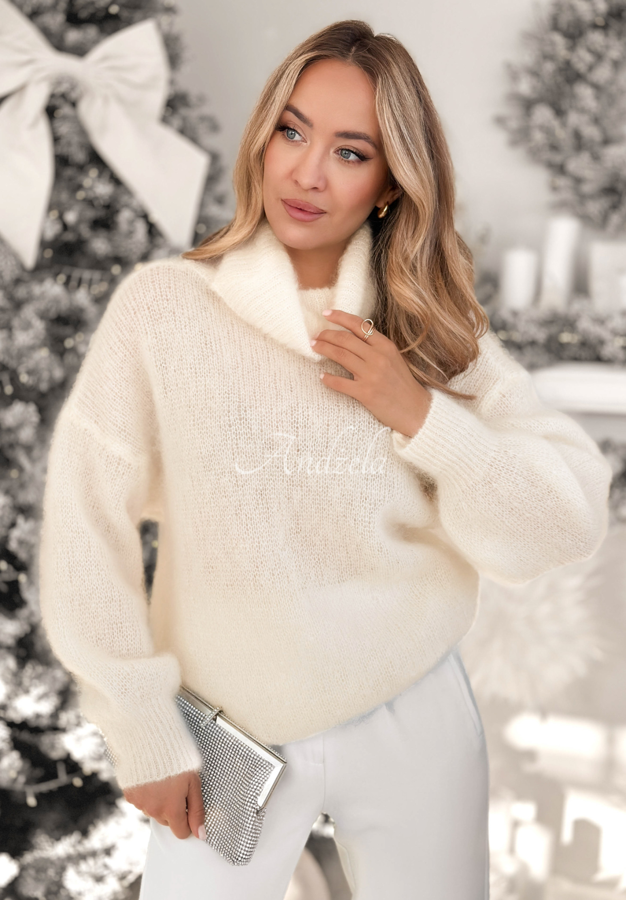 Moherowy sweter z golfem Fireplace Stories ecru