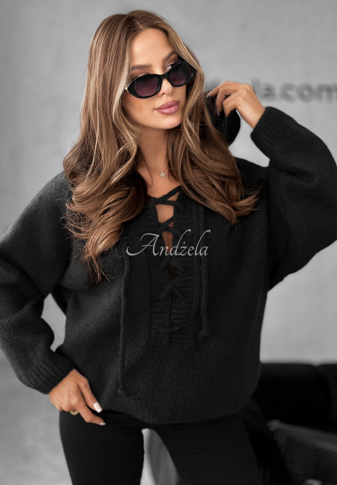 Oversize-Pullover mit Bindeband und Kapuze Laossi Schwarz