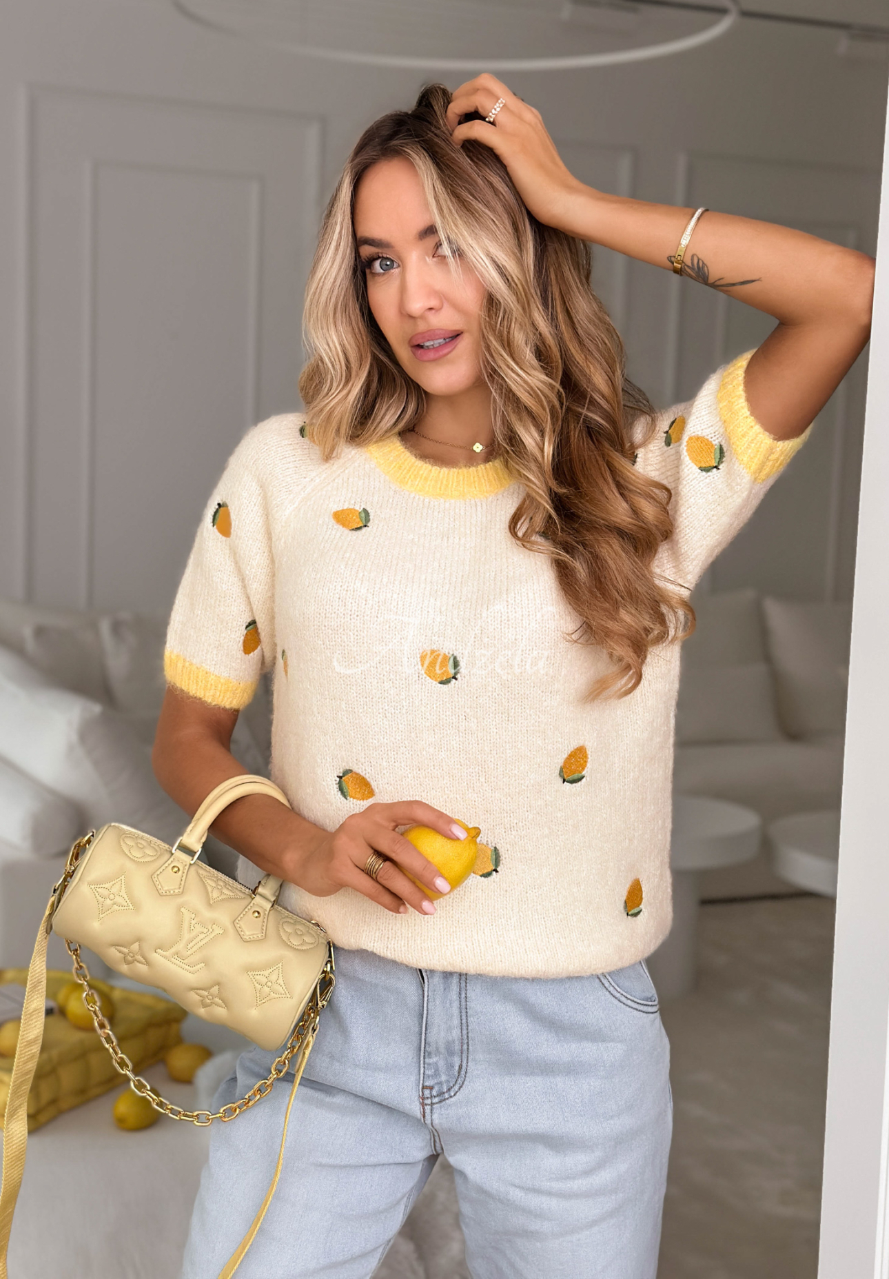 Weicher, Zitronenpullover aus Viskose Summer Fruits weiß-gelb