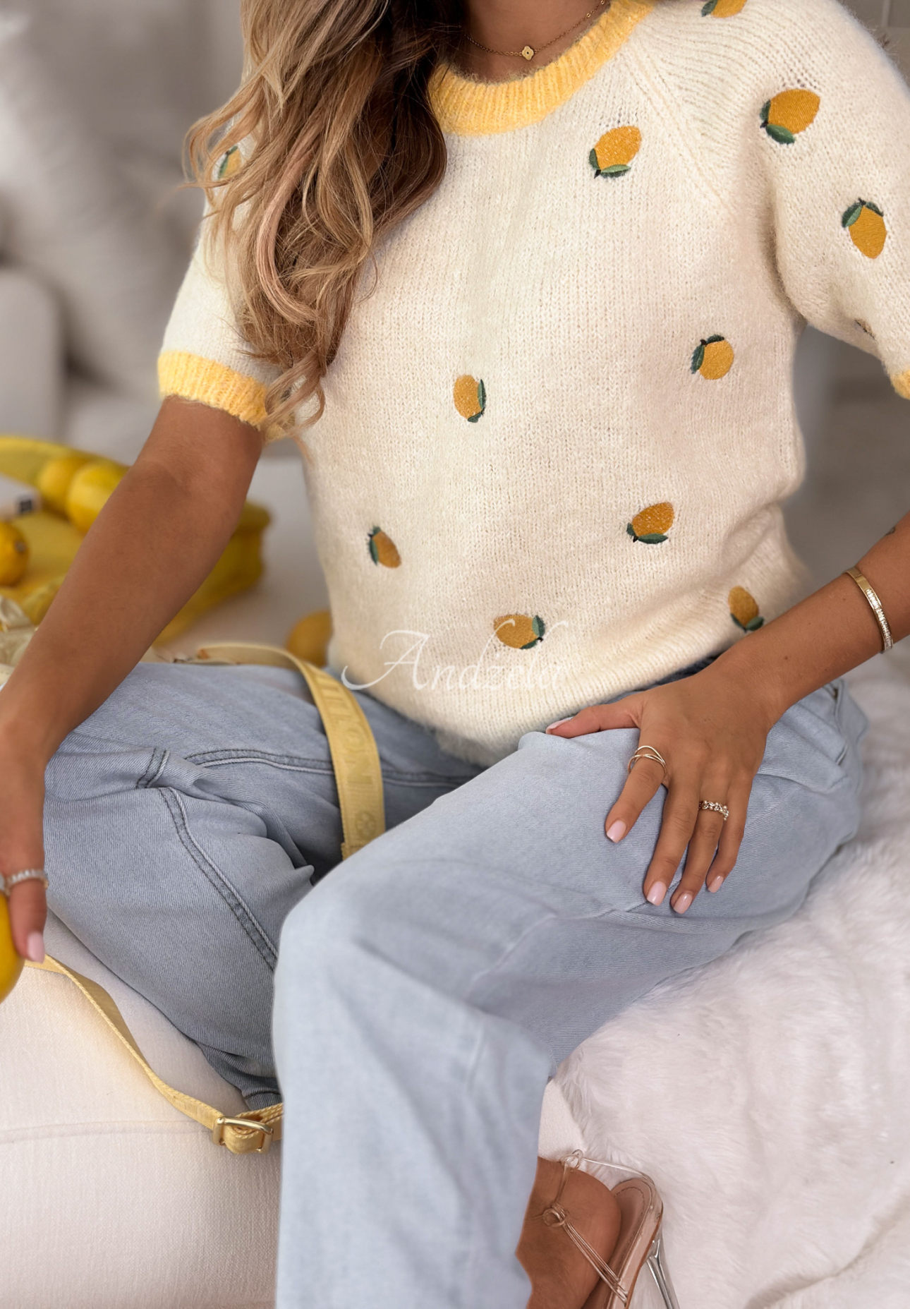 Weicher, Zitronenpullover aus Viskose Summer Fruits weiß-gelb