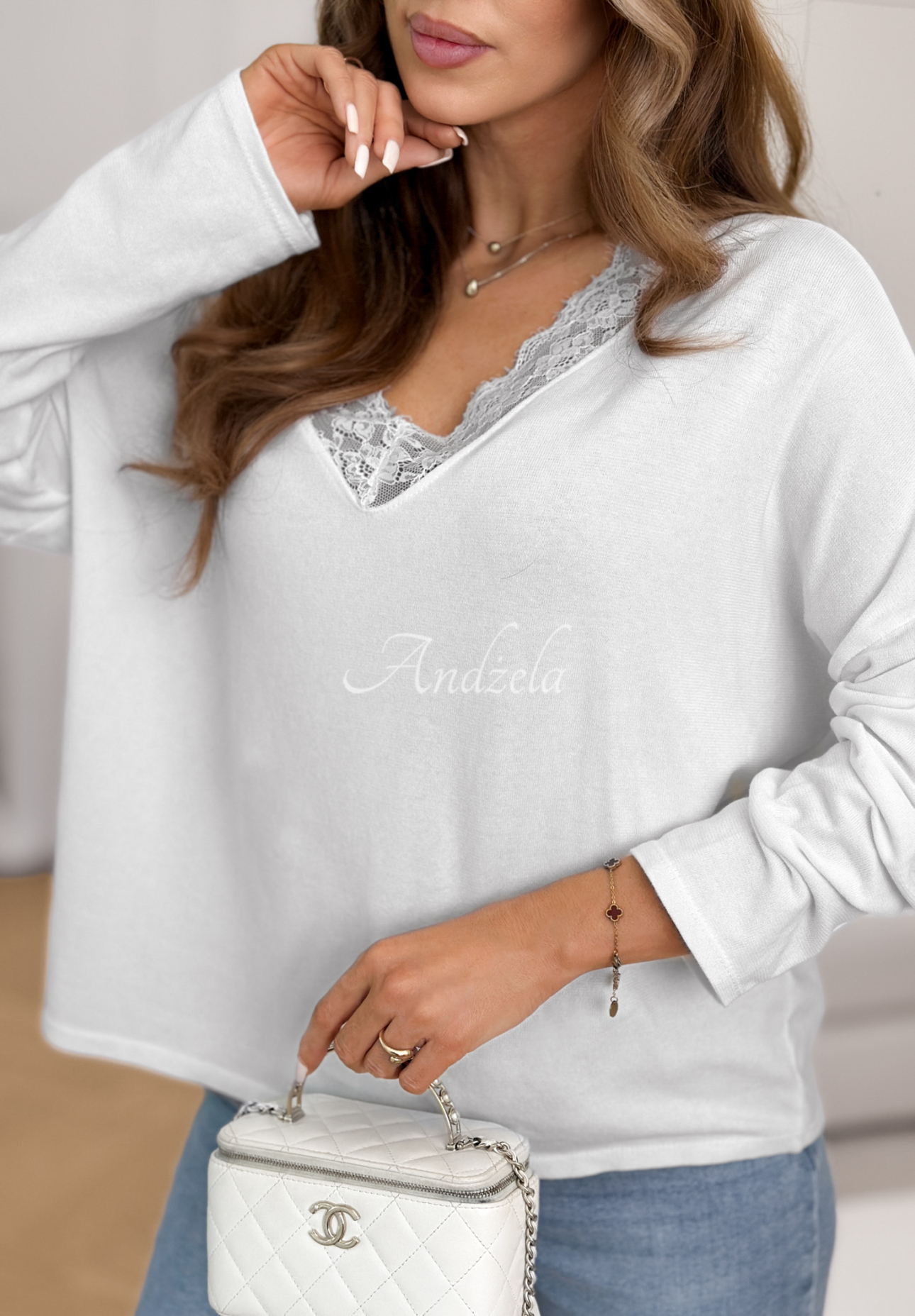 Lightweight sweater with neckline and lace Cozy Cloud white