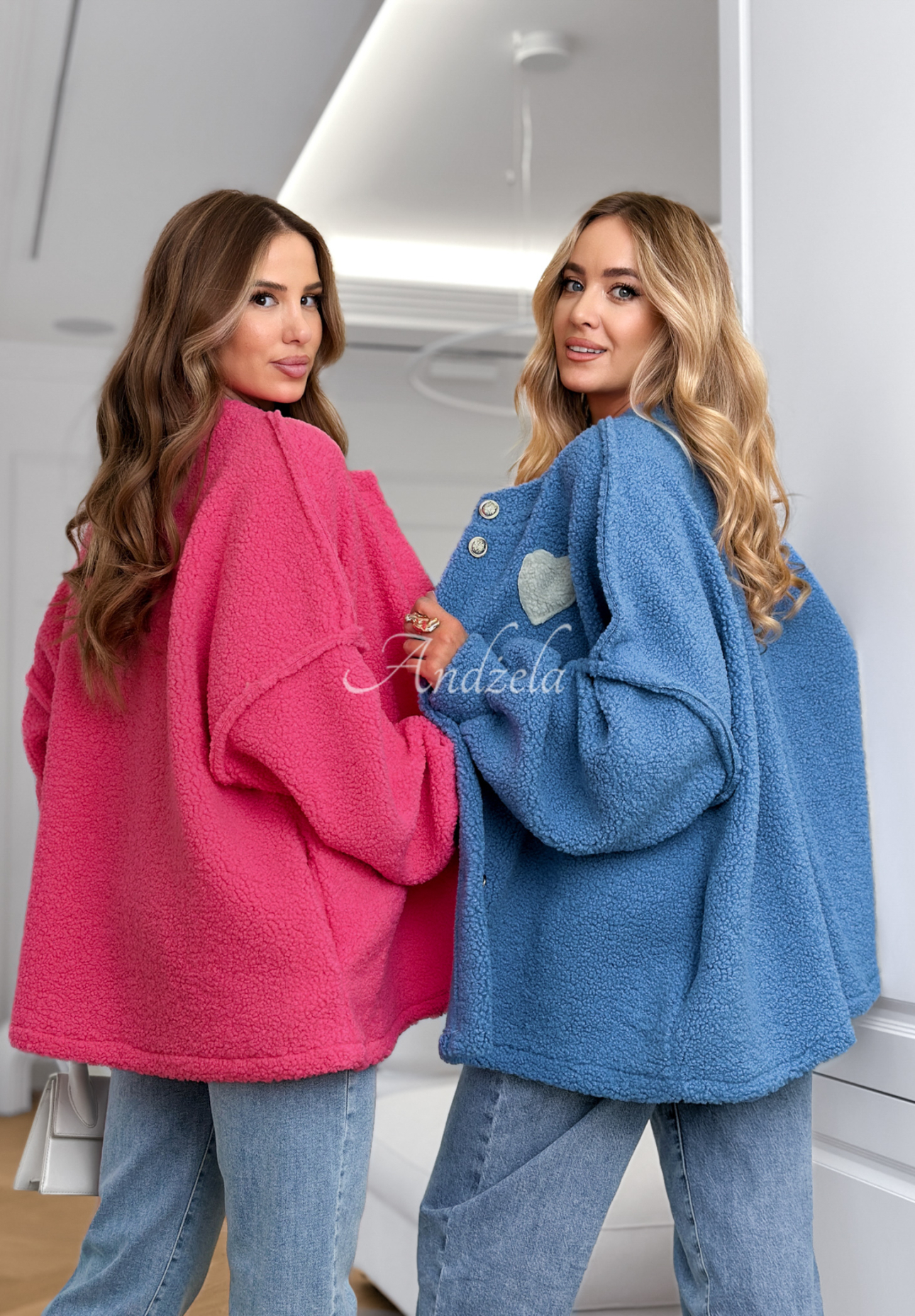 Kurze Sherpa-Jacke aus Lammfellimitat April Feels Blau