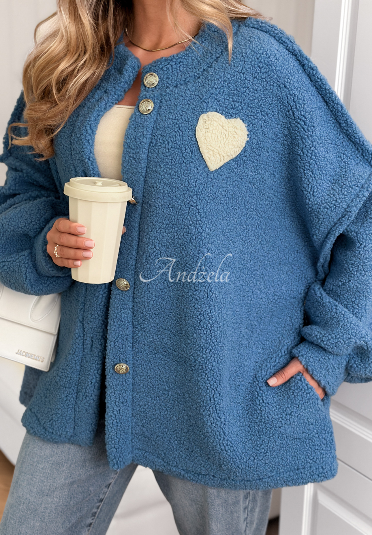 Kurze Sherpa-Jacke aus Lammfellimitat April Feels Blau