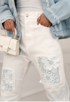 Spodnie jeansowe z naszywkami Maybe In May białe