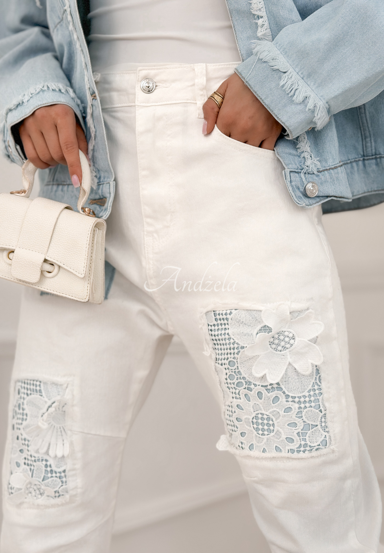Mom-Fit Jeans mit Patches Maybe In May Weiß