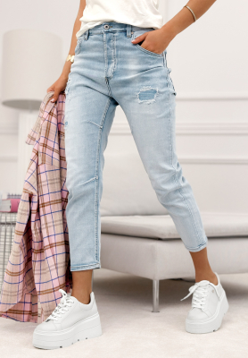 Mom-Fit Jeans mit Absch&uuml;rfungen Last Spring hellblau