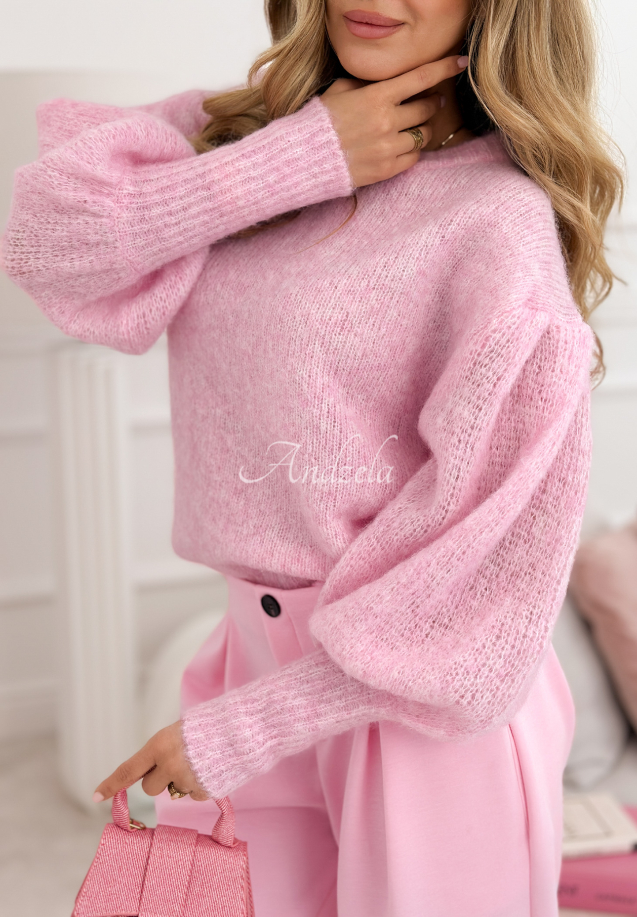 Soft sweater with puff sleeves and Colorful Clouds wool in powder pink