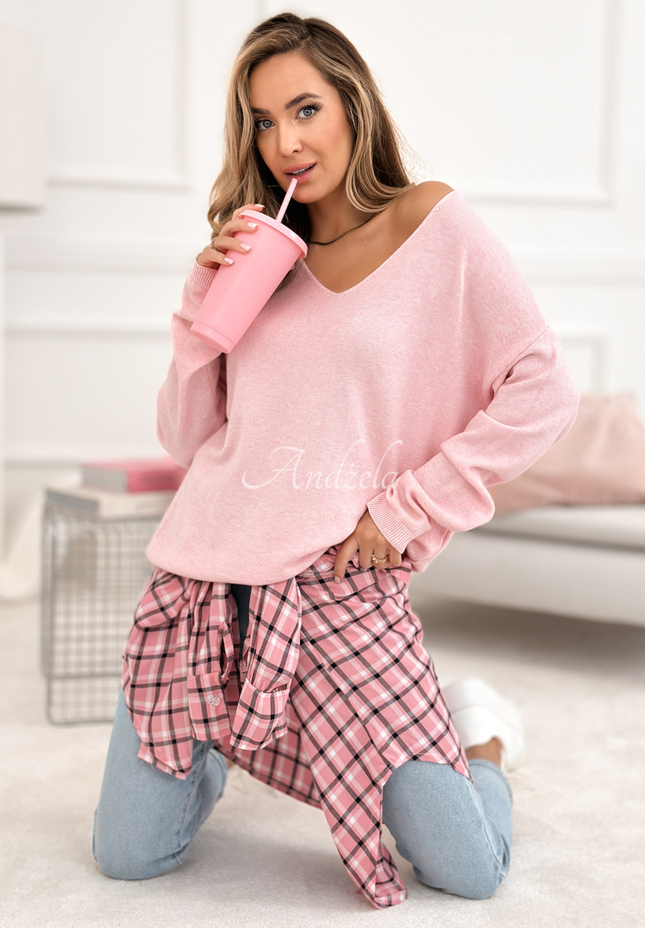 Leichter Pullover mit Ausschnitt Sensibility Puderrosa