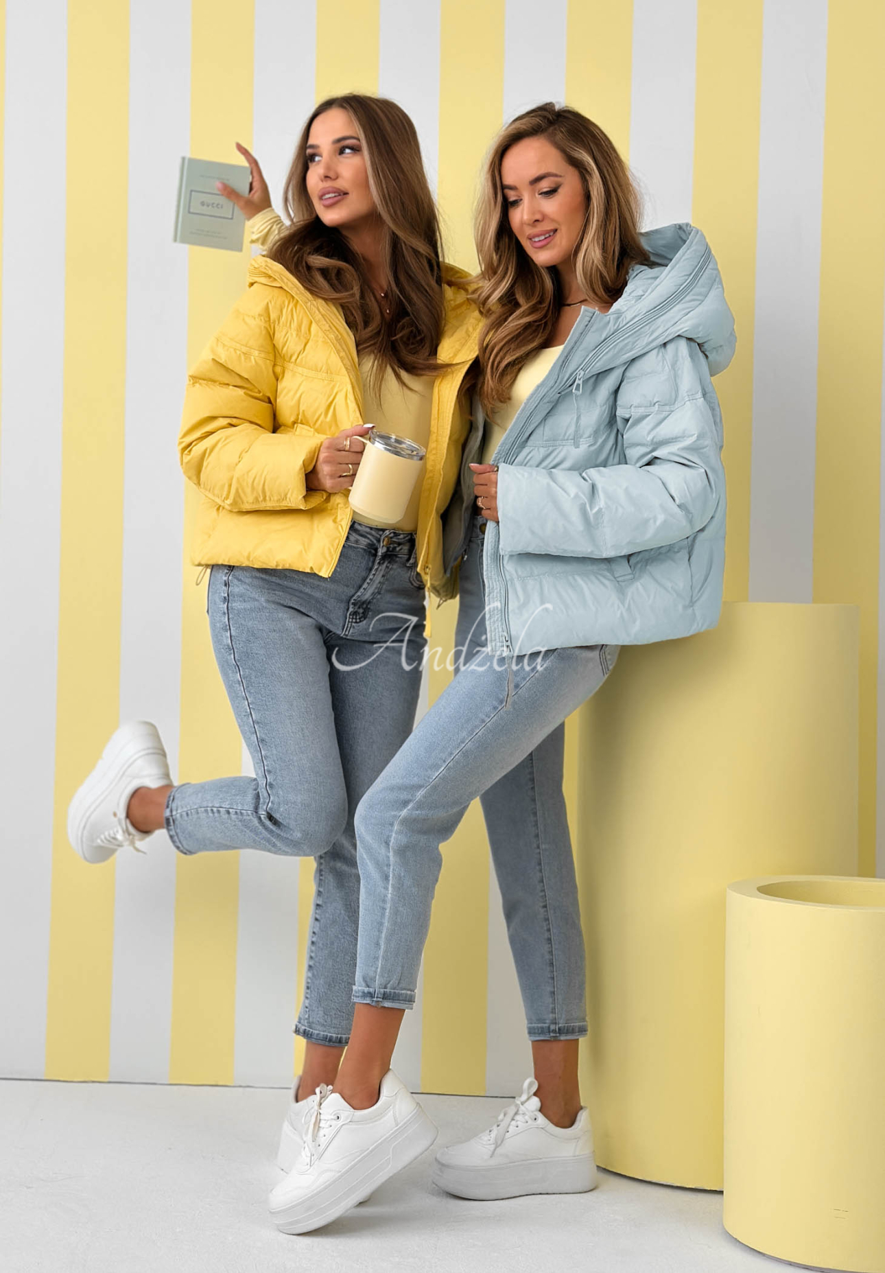 Kurze Daunenjacke mit Kapuze Must Believe Himmelblau