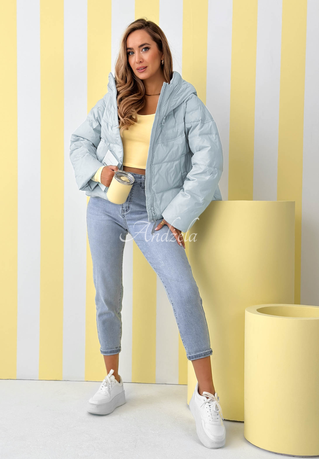 Kurze Daunenjacke mit Kapuze Must Believe Himmelblau