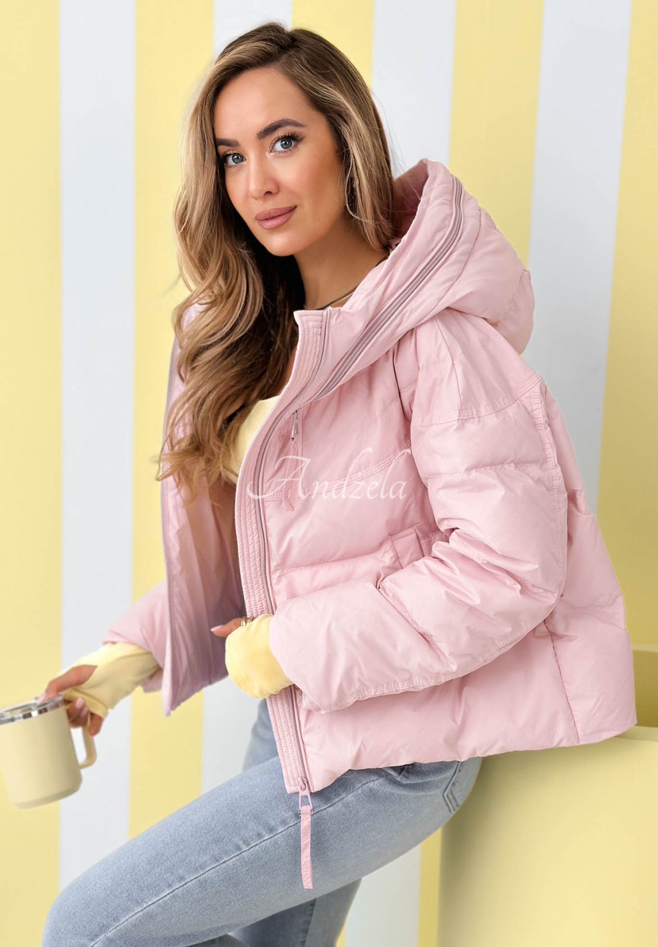 Kurze Daunenjacke mit Kapuze Must Believe Puderrosa