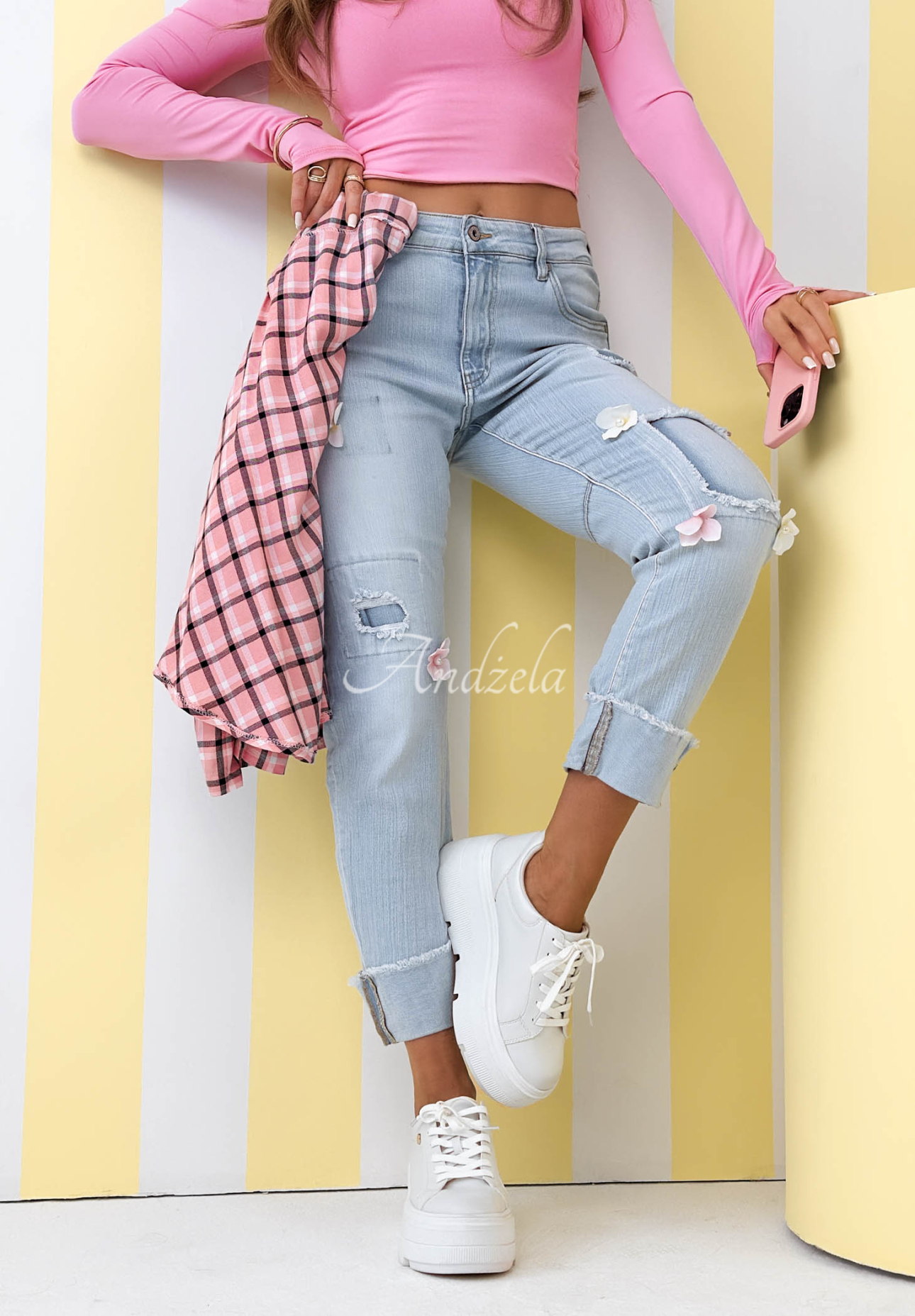 Mom fit Jeans mit Blumen Sweet Little Flowers Hellblau