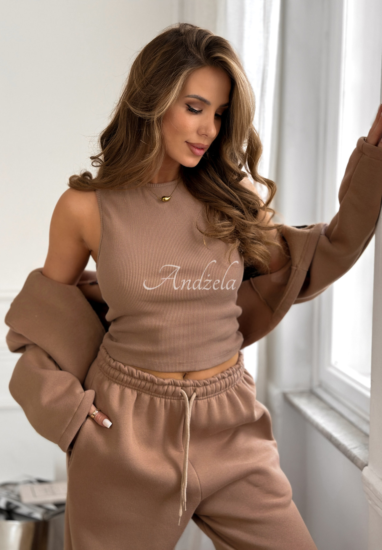 Baumwoll-Trainingsanzug Blazer, Hose und Top 3in1 Almost There Camel