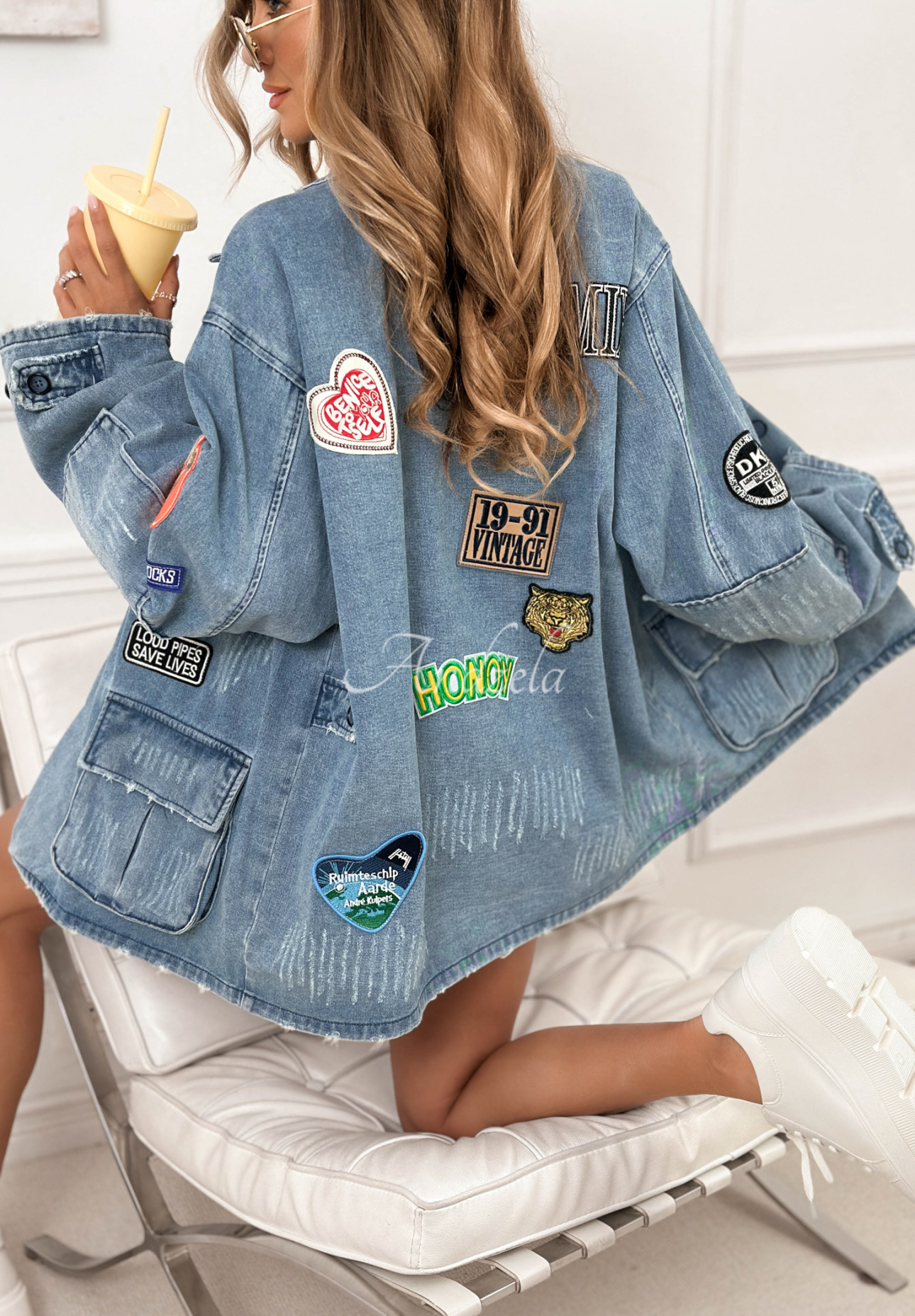 Denim-Jacke oversize mit Aufnähern Daily Looks Hellblau