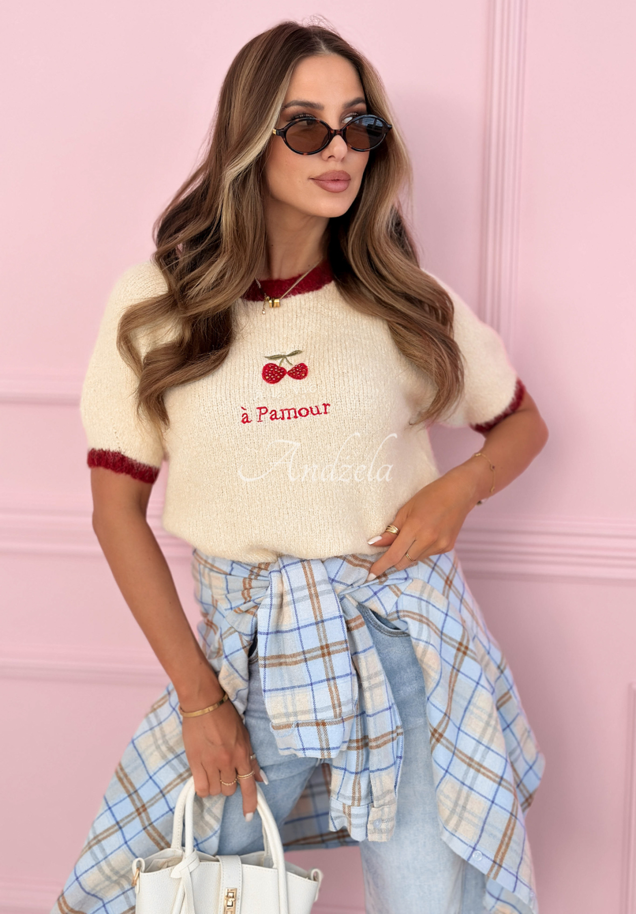 Pullover mit gestickten Kirschen und Viskose Cherry Pamour hellbeige