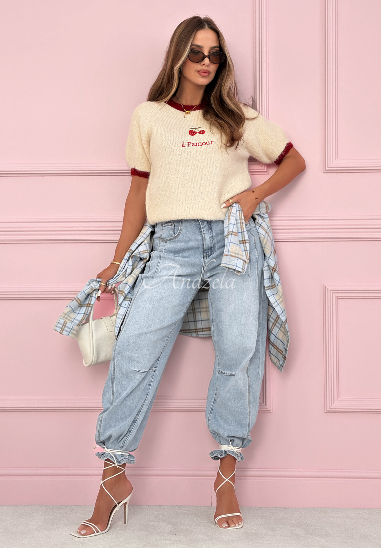 Pullover mit gestickten Kirschen und Viskose Cherry Pamour hellbeige