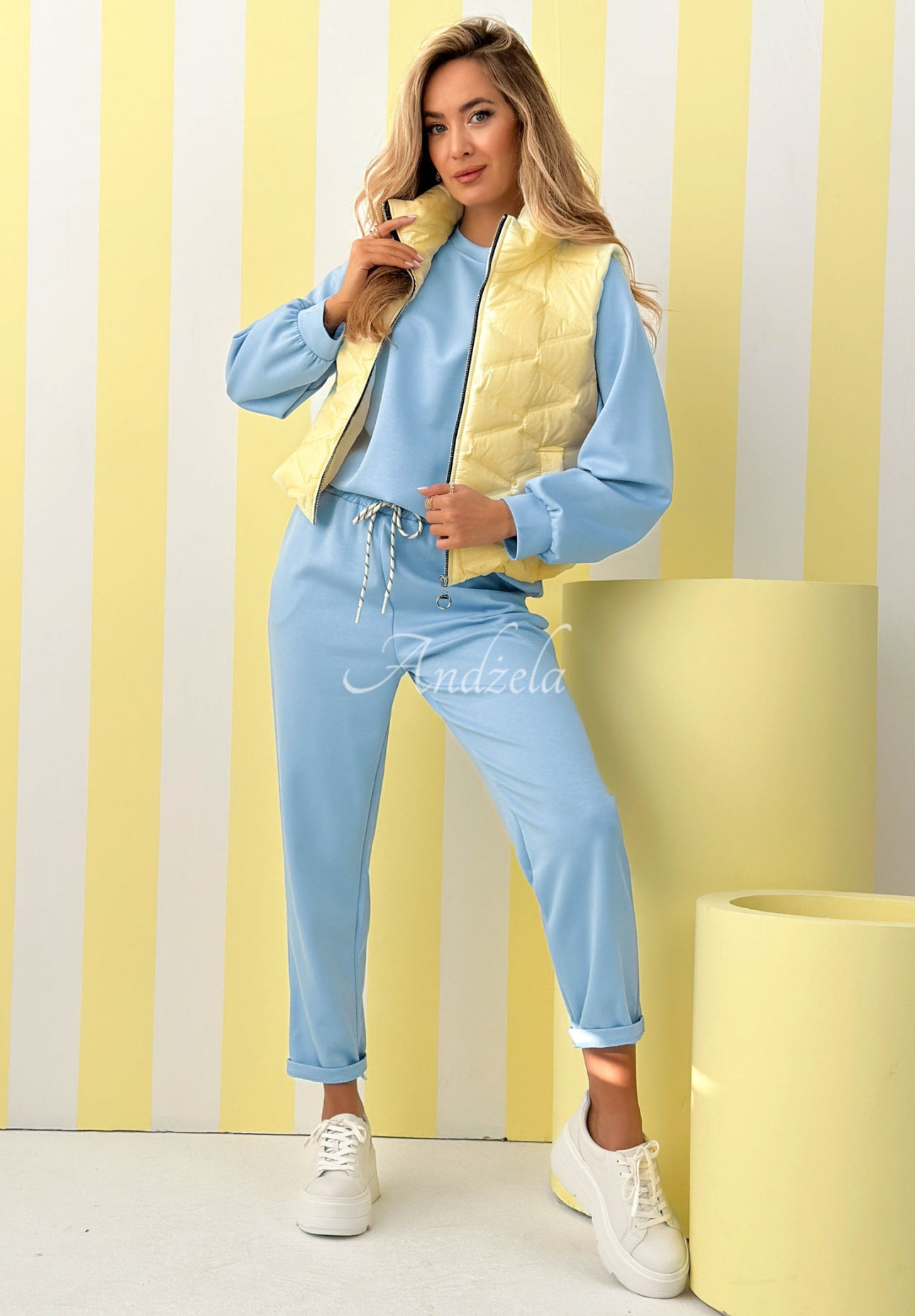 Viscose tracksuit set, butter-colored sweatshirt and pants, Better Now, blue
