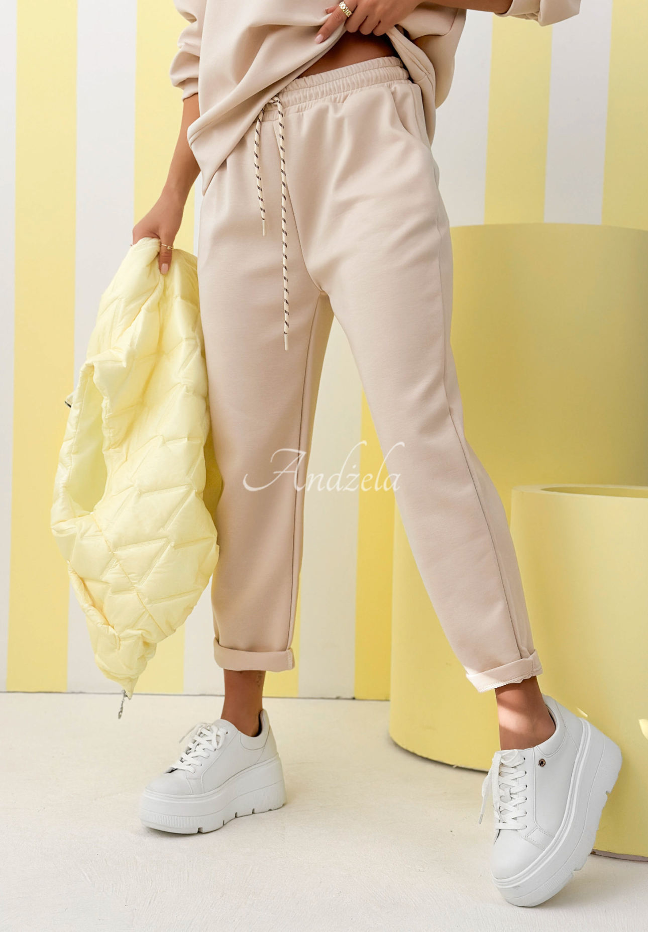 Viskose-Set aus Sweatshirt und Hose Better Now Beige