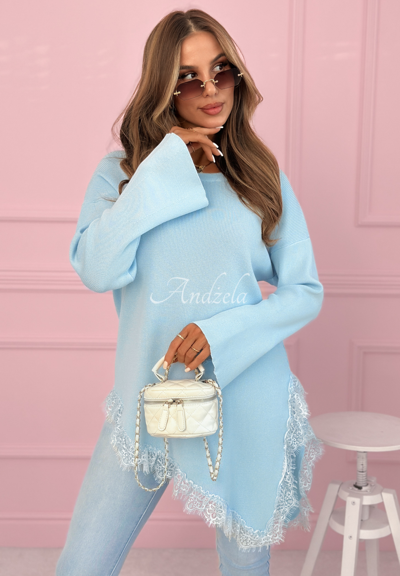 Asymmetrischer Pullover aus Viskose mit Spitze Fresh Start Himmelblau