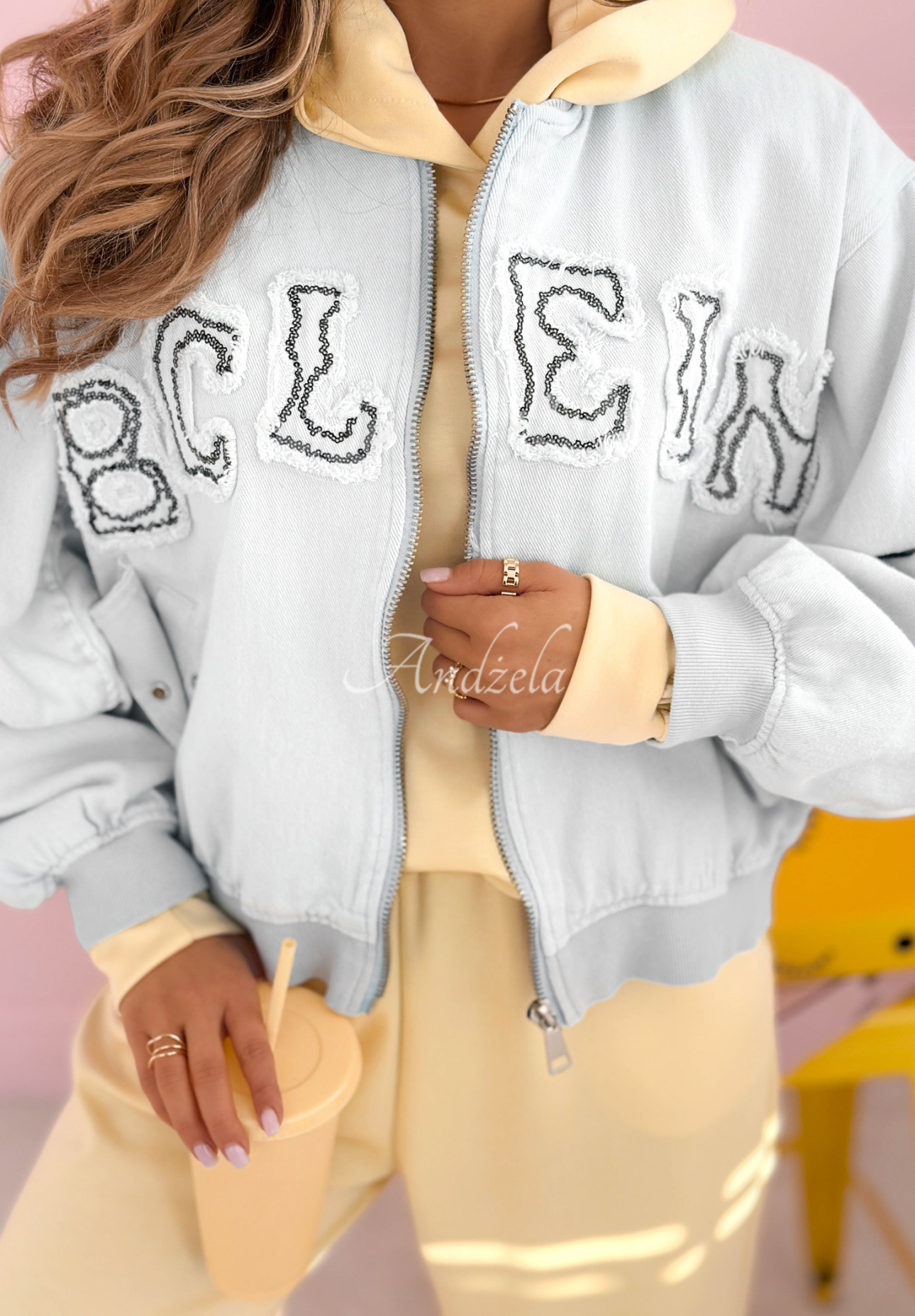 Bomberjacke mit Aufnähern The Rabbit Lady Himmelblau