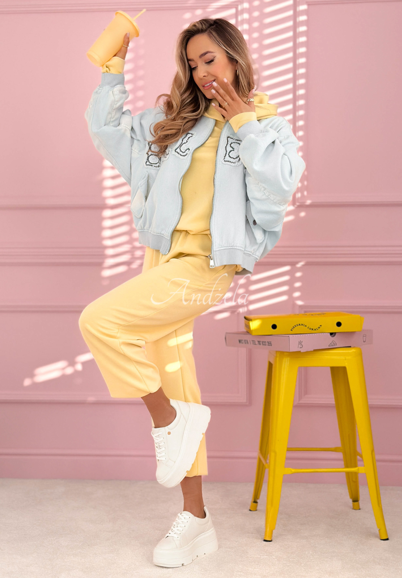 Bomberjacke mit Aufnähern The Rabbit Lady Himmelblau