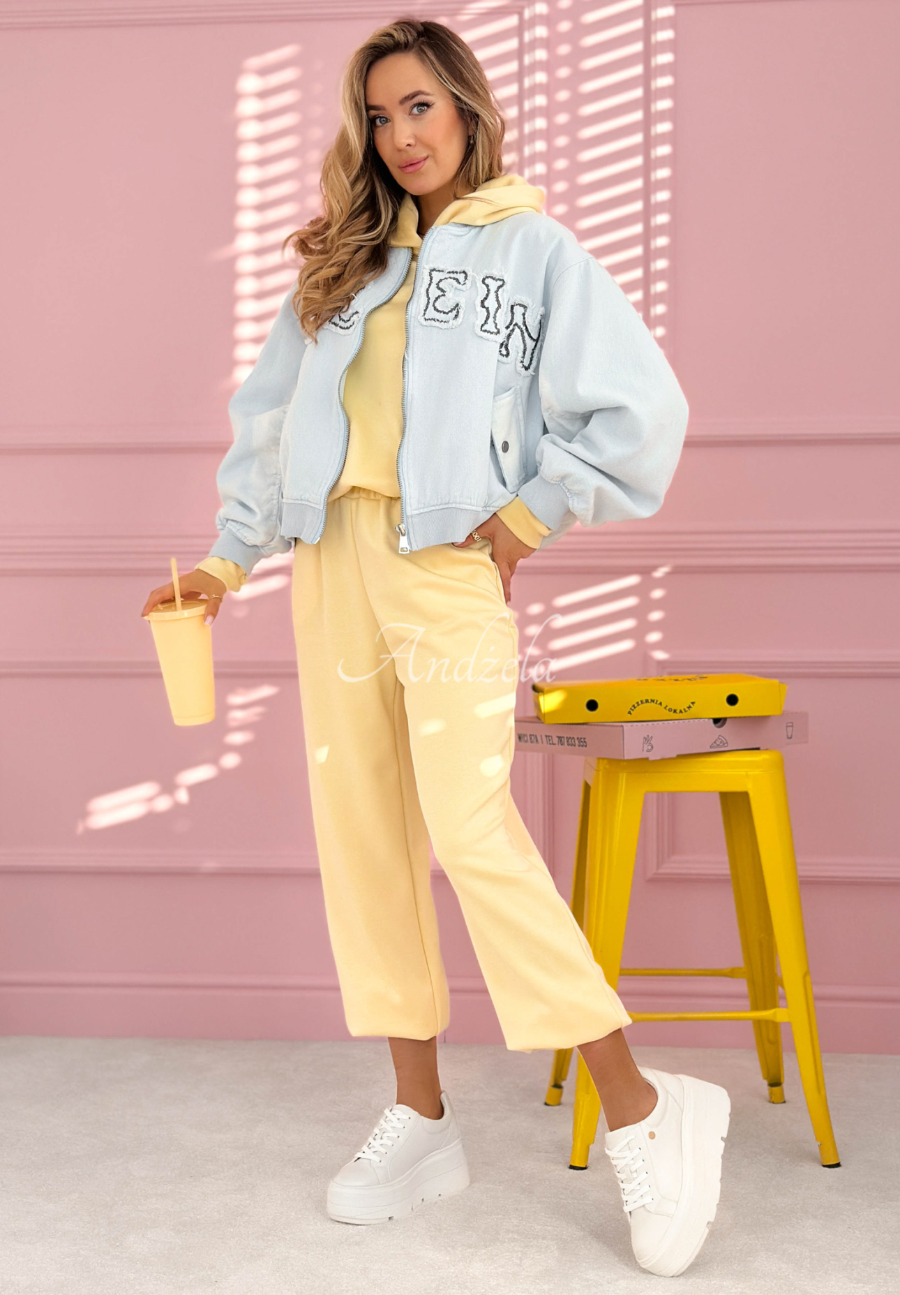 Bomberjacke mit Aufnähern The Rabbit Lady Himmelblau