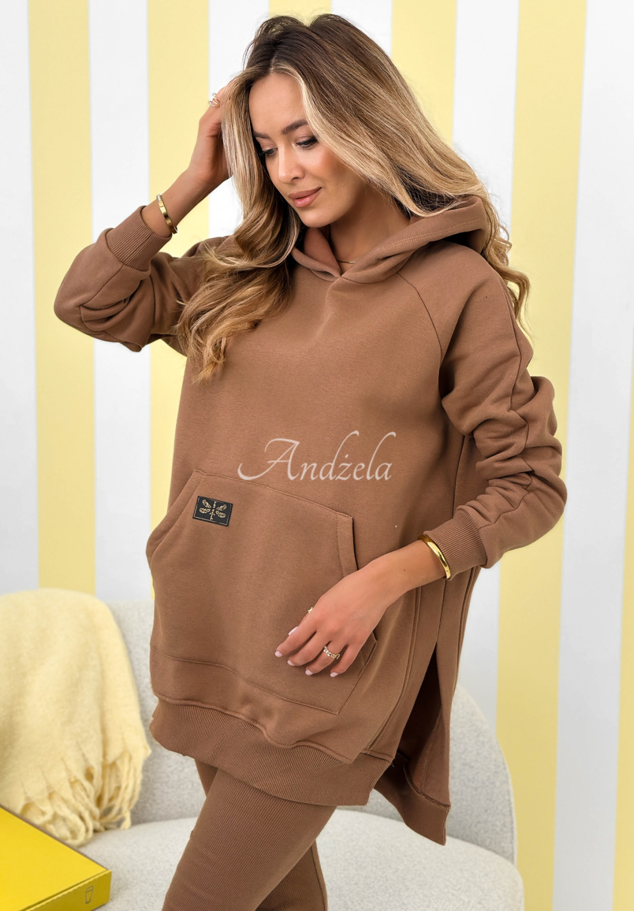 Sweatshirt mit Tasche und Kapuze Siempre Camel