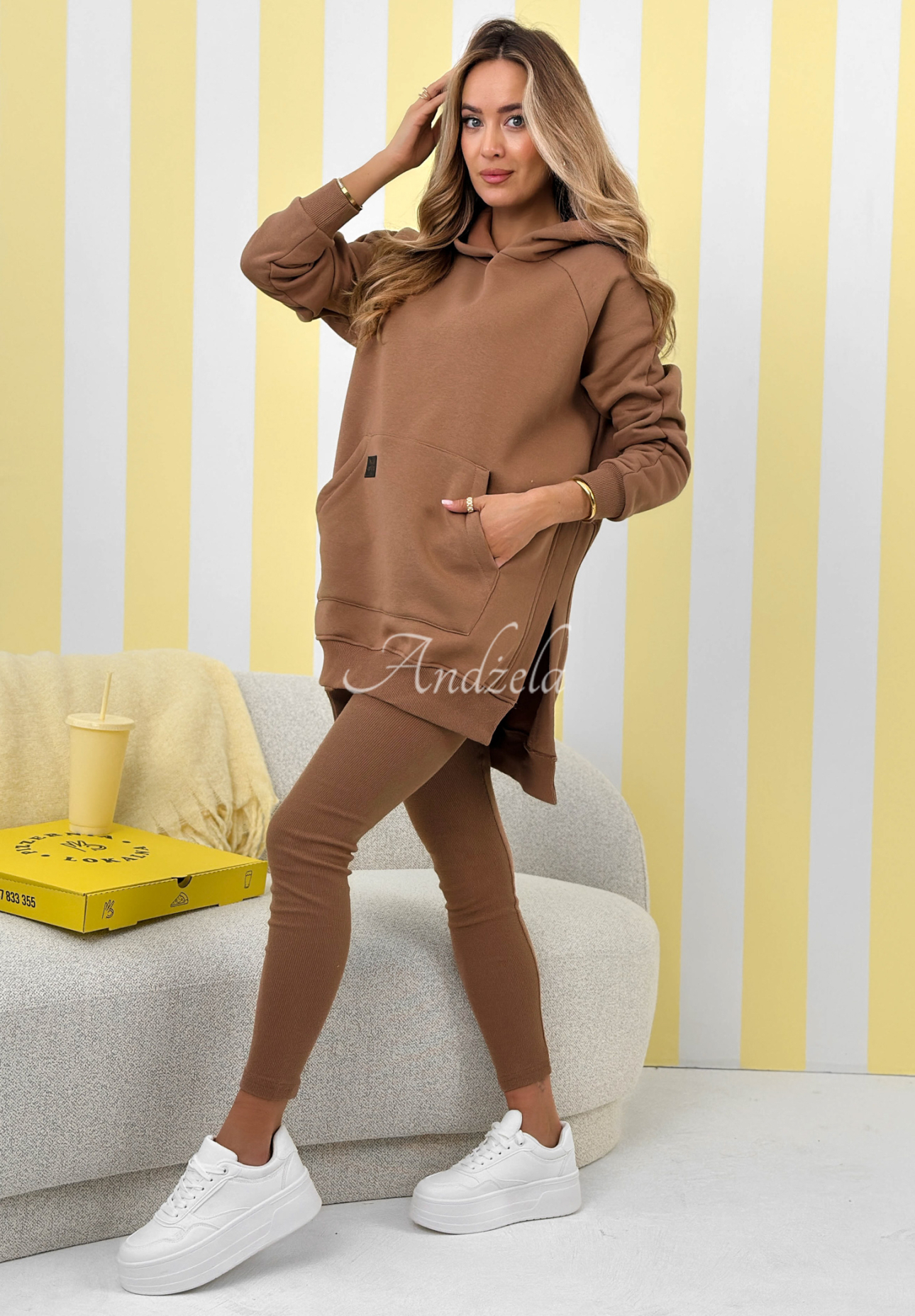 Sweatshirt mit Tasche und Kapuze Siempre Camel