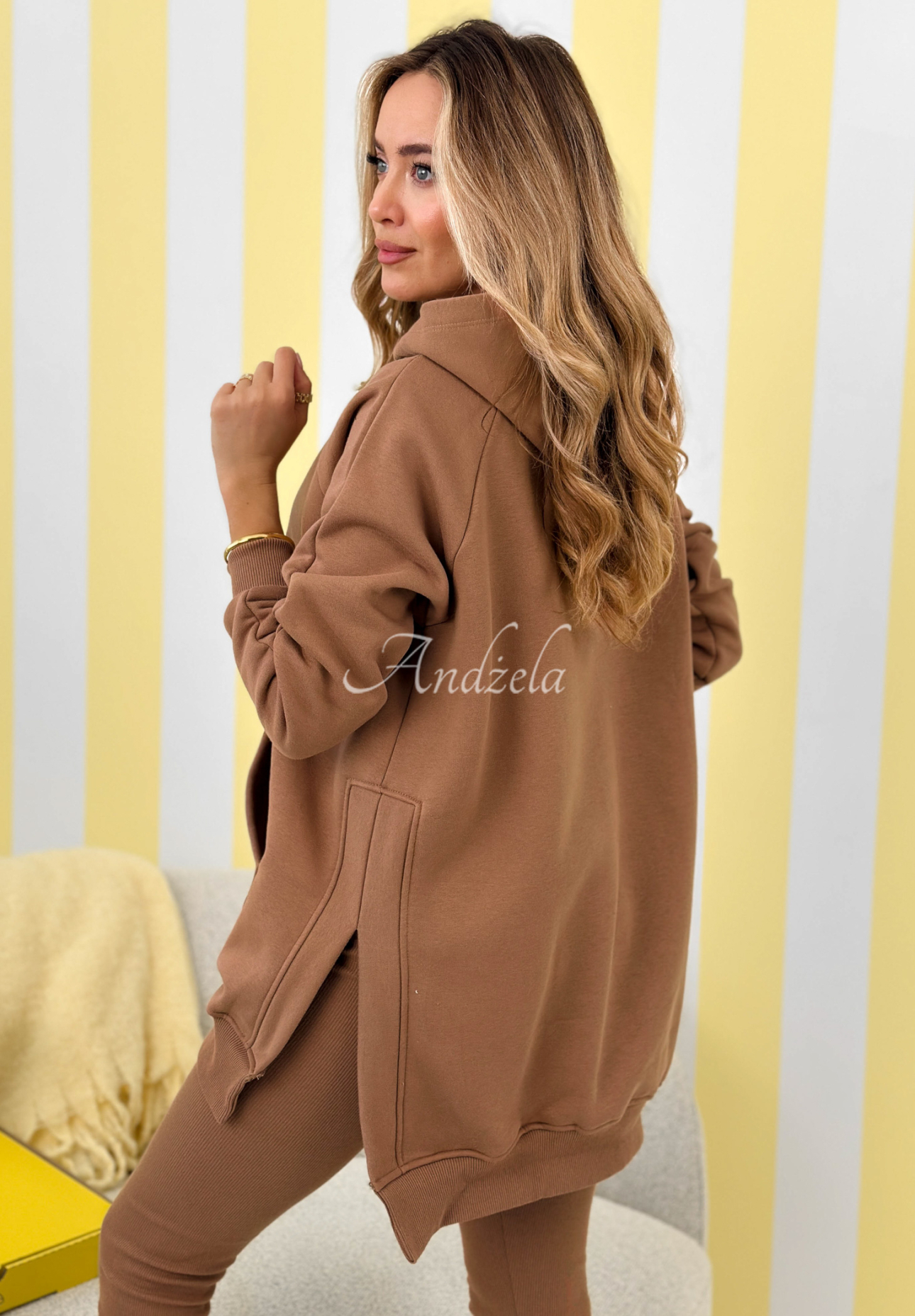 Sweatshirt mit Tasche und Kapuze Siempre Camel