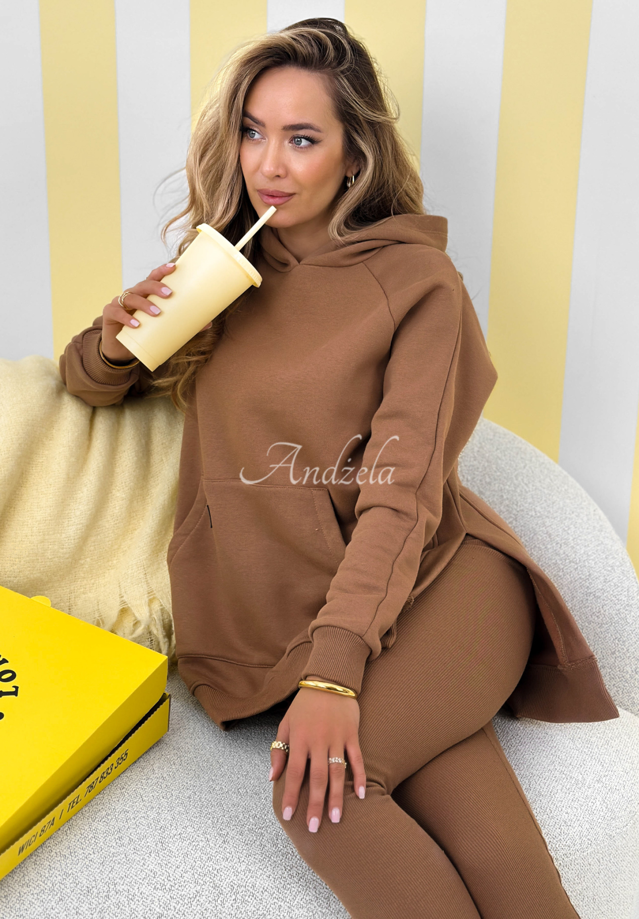 Sweatshirt mit Tasche und Kapuze Siempre Camel