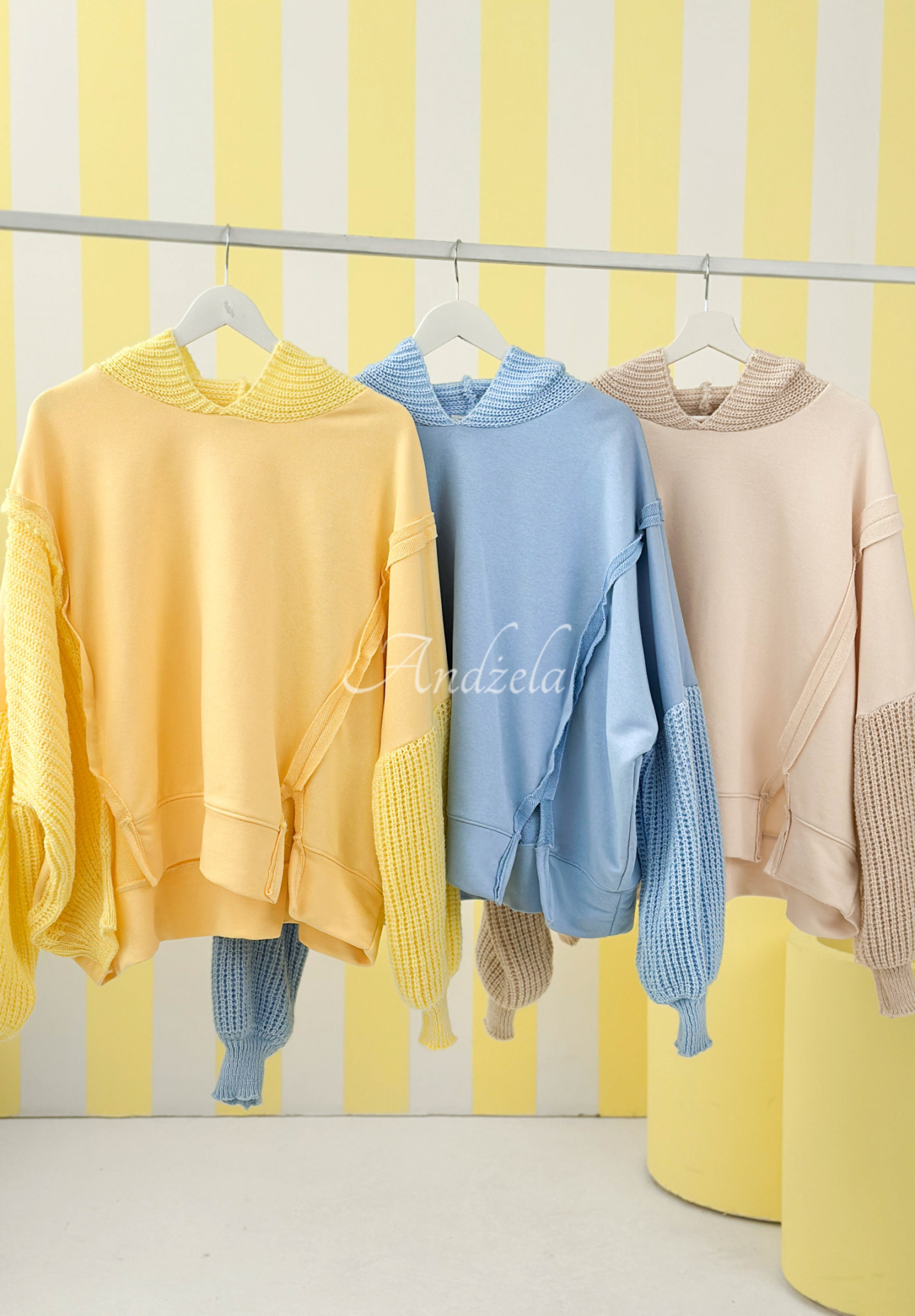 Baumwoll-Sweatshirt mit gestrickter Kapuze und Ärmeln Think About It Gelb