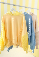 Sweatshirt z dzianinowym kapturem i rękawami Think About It Beige